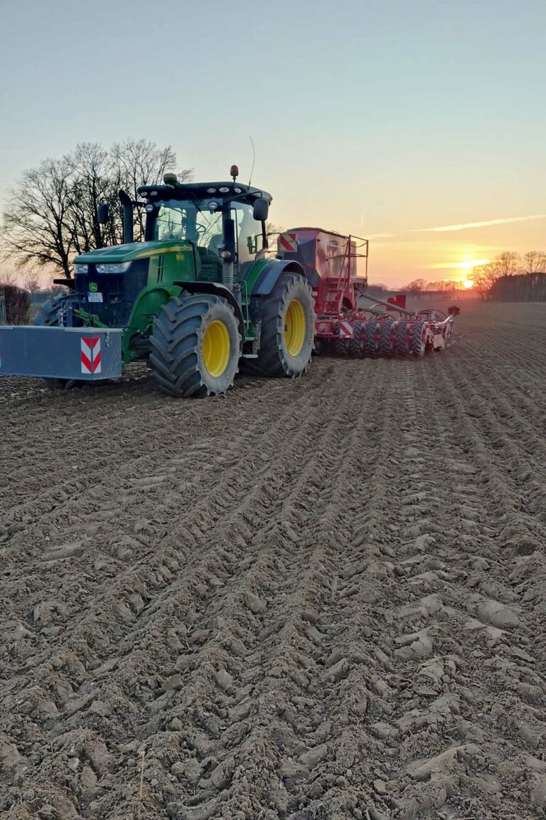 John Deere mit Drillmachiene